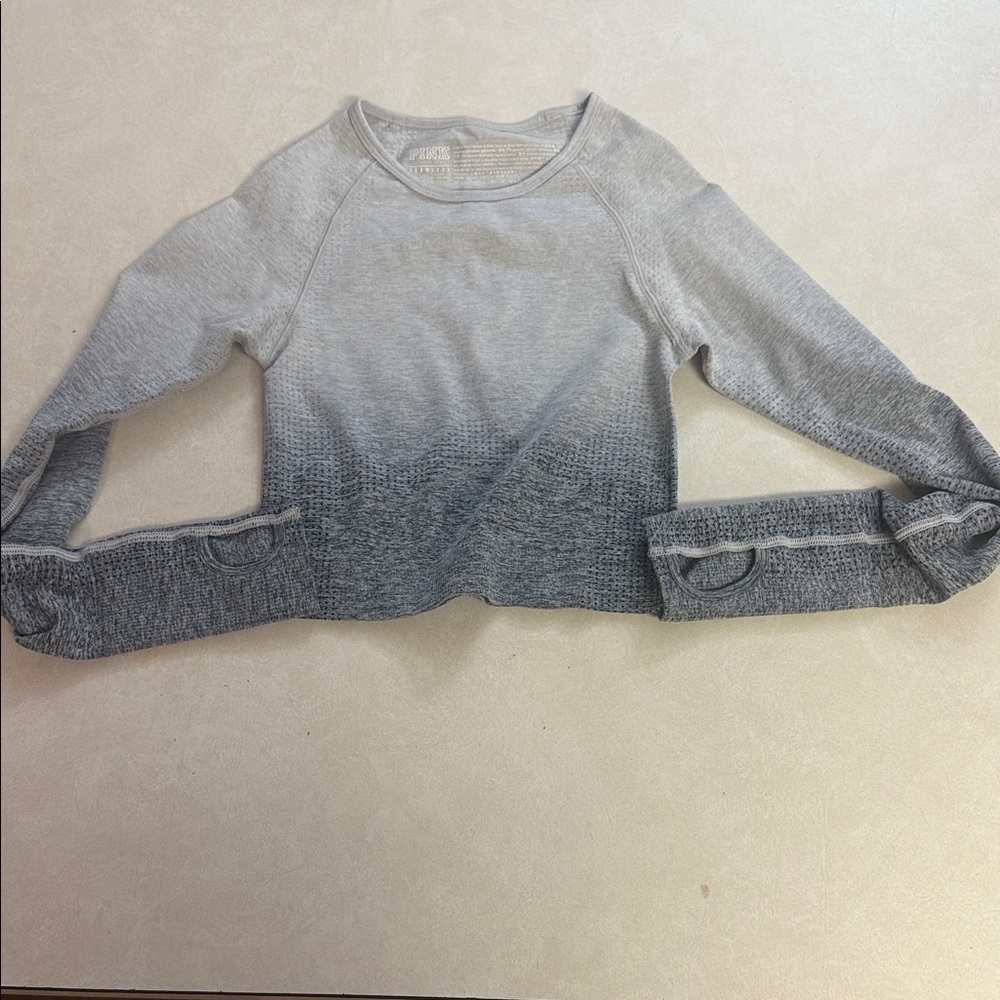 Victoria's Secret Gray Seamless Top 🐯